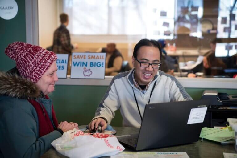 5 WAYS VOLUNTEERS MAKE A DIFFERENCE DURING TAX SEASON